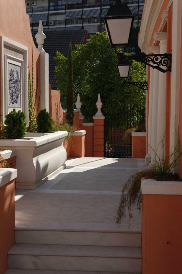 Colegio Mayor Careu - Women Only - University Community Seville Exterior photo